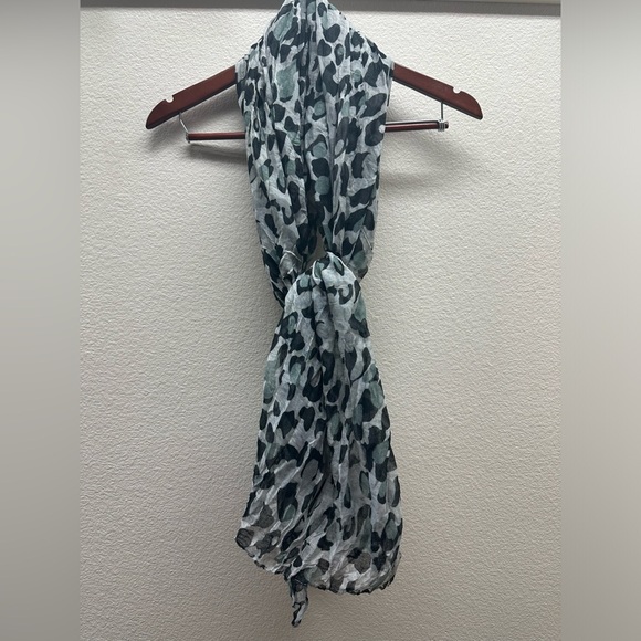 New Leopard Scarf - Picture 3 of 3